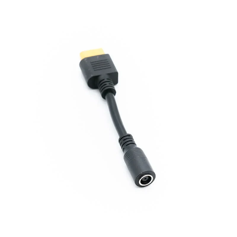 Bluetti DC7909 zu XT90 Kabel als Detailaufnahme mit XT90-Stecker und DC7909-Buchse auf weißem Hintergrund