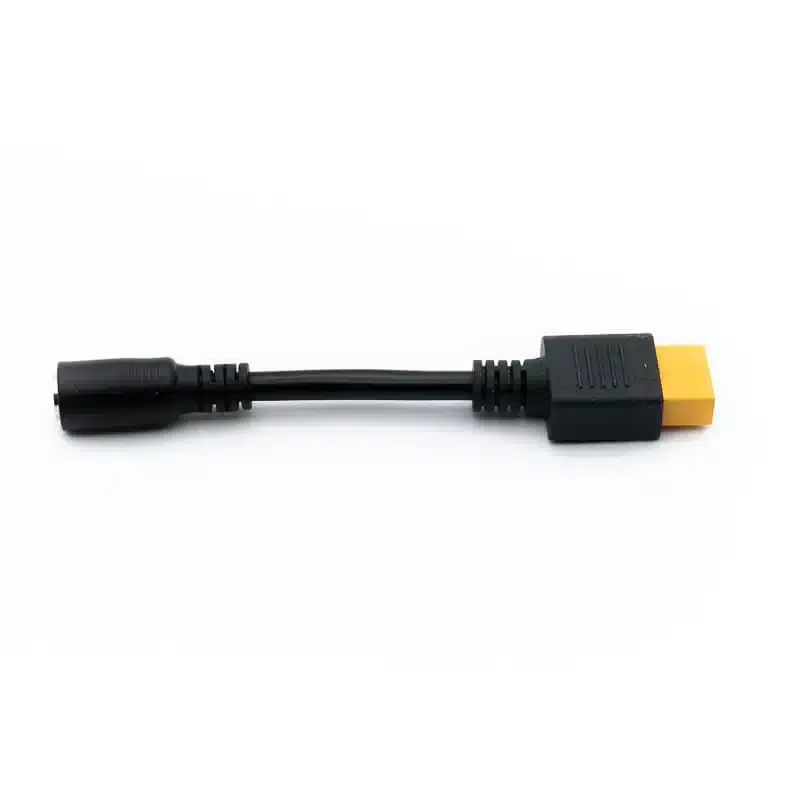 Bluetti DC7909 zu XT90 Kabel in seitlicher Ansicht mit DC7909-Buchse links und XT90-Stecker rechts