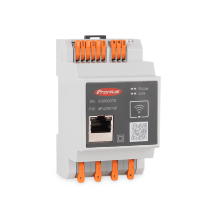 Frontansicht des Fronius Smart Meter IP mit RJ45-LAN-Anschluss und Statusanzeigen