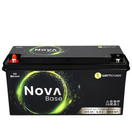 WATTSTUNDE NOVA Base 200 Ah LiFePO4 Batterie 12,8 V in Frontansicht mit M8-Polanschlüssen