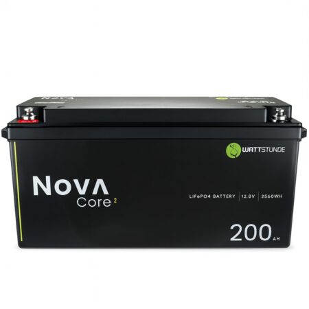 WATTSTUNDE NOVA Core 2 200 Ah LiFePO4 Batterie 12,8 V mit integrierter Heizmatte und CAN-Bus, Frontansicht freigestellt