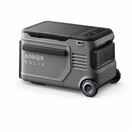 Anker SOLIX EverFrost 2 23L Akku-Kühlbox in Schrägansicht mit Display, Rädern und eingesetztem Akku