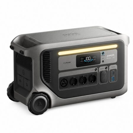 Anker SOLIX F3000 Powerstation 3072 Wh in Schrägansicht mit Lichtleiste, Display, Schuko-Steckdosen und Transportrollen